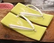 エイ革真角草履にエナメル花緒