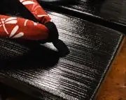 クシ目真角に蜻蛉柄内玉花緒　前壷