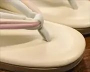 艶消し草履に三石花緒　前壷