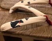 烏表付き大日光に猫柄花緒　花緒