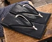 エイ革真角草履にタピール二石花緒