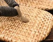 パナマ市松草履に安曇野木綿花緒　前壷