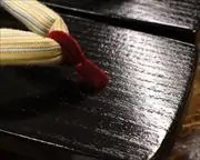 捌き相三味に遠州綿紬花緒　前壷