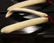 捌き相三味に遠州綿紬花緒　花緒