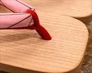 子日光に麻の葉柄花緒　前壷