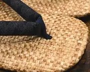 パナマ市松草履に破れ青海波柄藍染花緒　前壷
