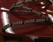 糸春真角に爪唐草柄印伝花緒　花緒