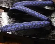 捌き相三味に組筋違い柄花緒　花緒