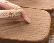 夏色相千両に刺繍福林花緒　前壷