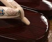 糸春舟形に花菱柄文庫革福林花緒　前壷