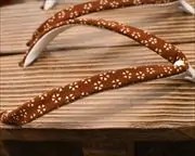 焼き砥の粉芳町に小桜柄印伝花緒　花緒