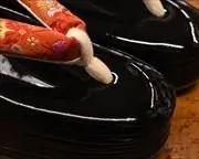 ５分４枚本革草履に西陣織金襴花緒　前壷