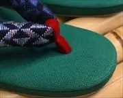 帆布草履に刺繍花緒　前壷