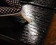 捌き真角に市松柄印伝花緒　前壷