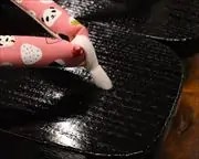 捌き千両におにぎり柄花緒　前壷