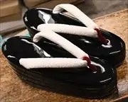 ５分４枚エナメル草履に罠ビロード花緒