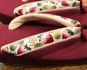帆布草履にいちご柄文庫革福林花緒　花緒