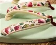 艶消し草履にいちご柄文庫革福林花緒　花緒