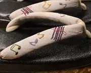 鮫小紋柄入り本革草履に音符柄刺繍花緒　花緒