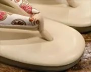 艶消し草履に飴柄文庫革福林花緒　前壷