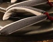 ３分３枚本革草履に縞柄福林花緒　花緒