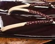 エナメル真角草履に小桜柄印伝江戸褄花緒　花緒