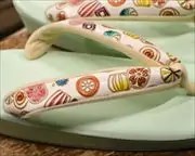 艶消し草履に飴柄文庫革福林花緒　花緒
