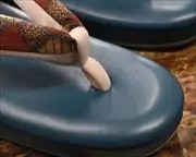 艶消し草履に福林花緒　前壷