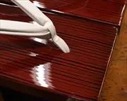 糸春真角に白革二石花緒　前壷