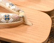 芳町に花菱柄文庫革福林花緒　前壷