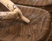 烏表付き大右近に鳥獣戯画柄花緒　前壷