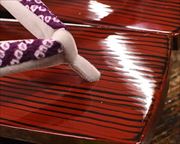 糸春相三味に鹿の子絞り福林花緒　前壷