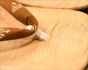 本南部表雪駄に菖蒲柄ふすべ印伝花緒　前壷