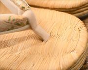 南部表草履に名物裂福林花緒　前壷