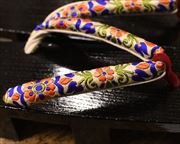 捌き相三味にリボン花緒　花緒