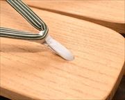 大下方に縞柄革花緒　前壷