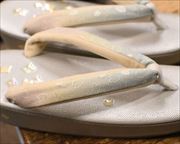 螺鈿入り草履にぼかし花柄福林花緒　花緒