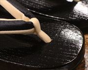 捌き相右近に漆織福林花緒　前壷