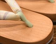舟形にお仕立て花緒　前壷