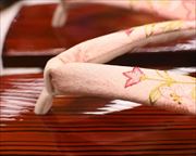 糸春雨相三味に花柄刺繍花緒　花緒
