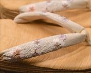 南部表草履に花柄刺繍花緒　花緒