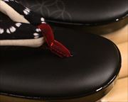 柄入り本革草履に福林花緒　前壷