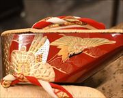 南部表付き金蒔絵ぽっくり　前壷