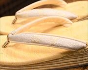 ３の７枚芯南部表草履に錦織福林花緒　前壷