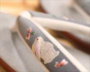 エクセーヌ天草履にウサギ柄刺繍花緒　花緒
