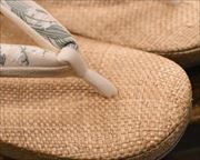 ケンマ草草履にリボン花緒　前壷