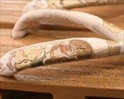 胡麻竹真角に風神雷神刺繍花緒　前壷