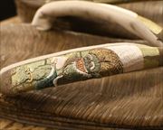 南部烏表草履に風神雷神刺繍花緒　前壷