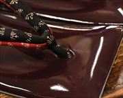エナメル真角草履に印伝二石花緒　前壷