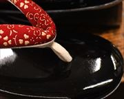 本革草履に三つ葉柄印伝花緒　前壷